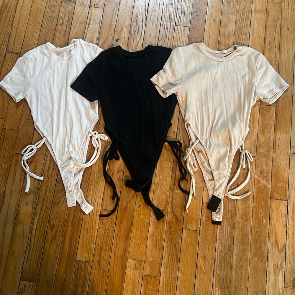 Set of three tee shirt high cut leg hole  (on the sides) bodysuits